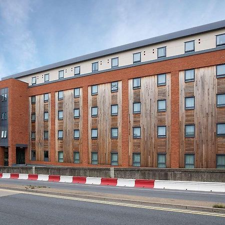 Travelodge High Wycombe Central Buitenkant foto