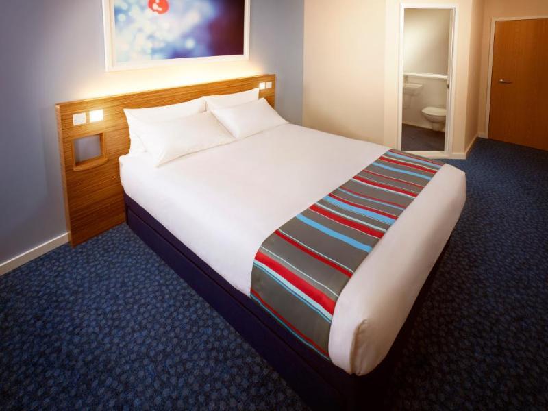 Travelodge High Wycombe Central Buitenkant foto