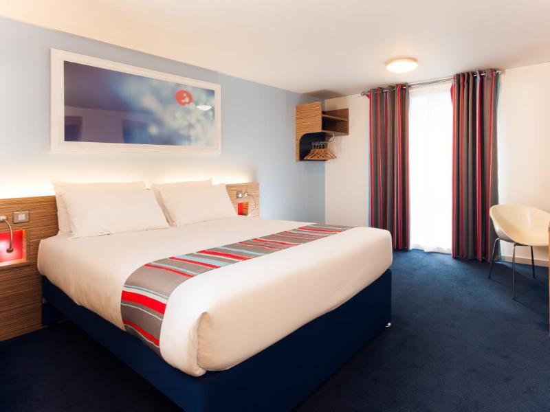 Travelodge High Wycombe Central Buitenkant foto