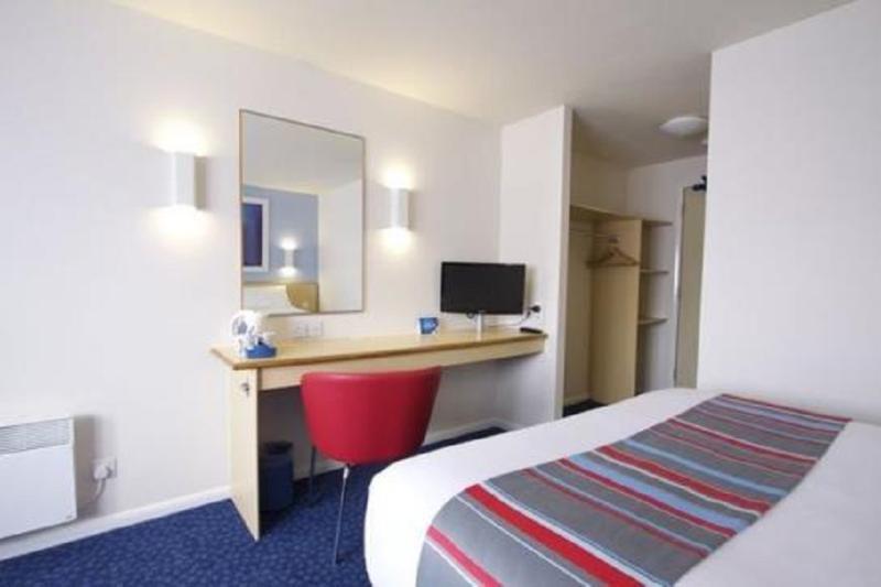 Travelodge High Wycombe Central Buitenkant foto